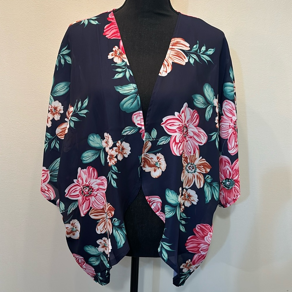 NWT Women’s Kimono size‎ S